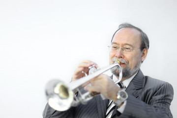 Portrait of a musician playing the trumpet.