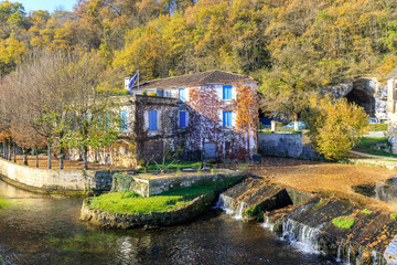 Pont de Brantome avec ses maisons typique de la r&eacute;gion : Dordogne,P&eacute;rigord