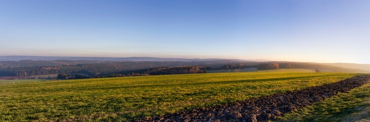 Fototapeta na wymiar Panorama über Landwüst im Vogtland