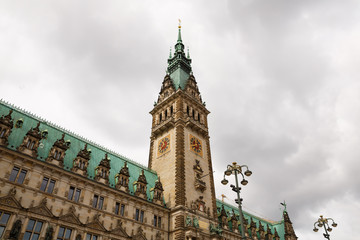 Fototapeta na wymiar Rathaus in Hamburg