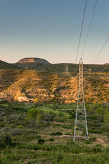 Obraz premium Electric pole with the Motroton mountain in the background