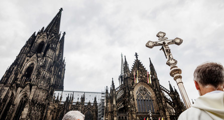 Fronleichnam, Messe vor dem Kölner Dom