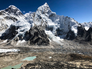 Obraz premium The majestic mountains of Nepal. Rivers and forests. Sunny 