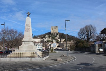 Obraz premium VILLAGE MEDIEVAL DE CREST - DROME PROVENCALE - FRANCE