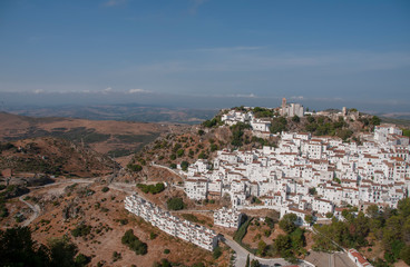 Fototapeta na wymiar pueblo blanco de la serranía de Málaga, Casares