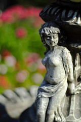 Fototapeta na wymiar statue girl and soft focus