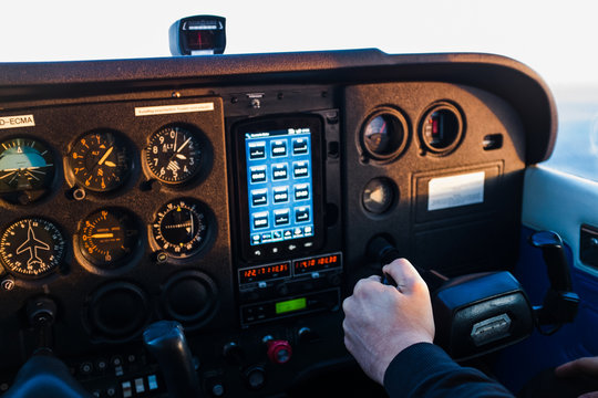 Cessna 172 Cockpit 