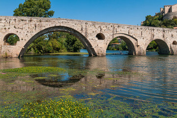 Fototapeta premium Pont Vieux in Beziers in Südfrankreich