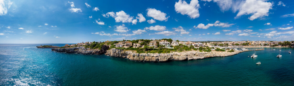 Coast of Porto Cristo with villas and natural harbor, Cala Manacor, Porto Cristo, Mallorca, Balearic Islands, Spain