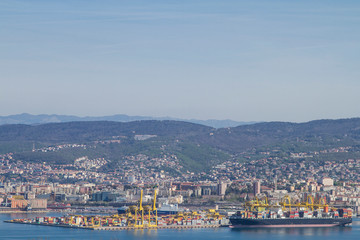 Fototapeta premium Hafenanlagen in Triest