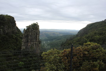 Fototapeta na wymiar Drakensberge, PanoramaRoute, Pinnacle, Gods Window, Aussicht, Berge, Landschaft, Südafrika