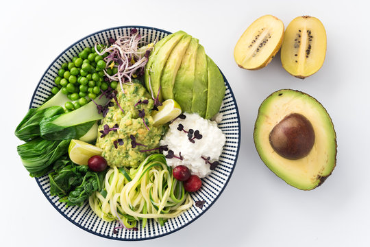Gesundes vegetarische Superfood Bowl Essen mit Eiwei&szlig; Protein und Vitaminen f&uuml;r gesunde Ern&auml;hrung im Winter