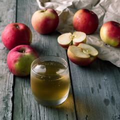A glass of apple juice and fresh apples