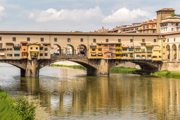 Fototapeta na wymiar Famous landmark Ponte Vecchio in Florence, Italy