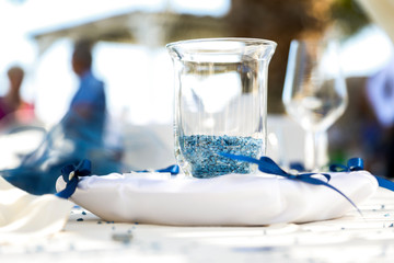 centro tavola originale in vetro con pietrine colorate al suo interno