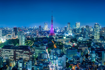 Fototapeta premium Tokyo Tower w zimie w nocy, Japonia