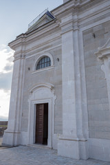 Obraz premium Exploring the streets and details of the small town of Capracotta