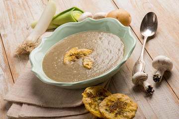 mushroom soup with cheese chips