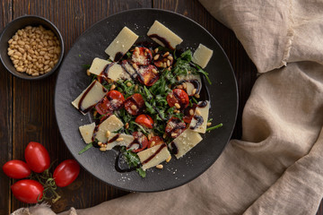 Rocket salad with pine nuts