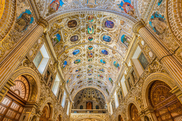 Fototapeta na wymiar Stunning interior view of Santo Domingo Church in Oaxaca, Mexico