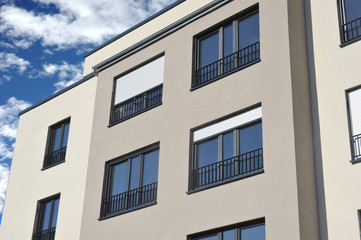 Fassade eines modernen Bürogebäudes