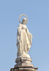 Obraz premium Street Statue of Virgin Mary in Lviv