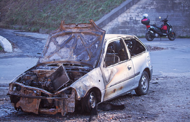 Obraz na płótnie Canvas Closeup photo of a burnt out car wreck