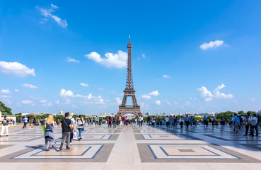 Eiffel tower and Trocadero square, Paris, France - obrazy, fototapety, plakaty