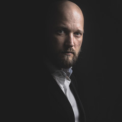 Fototapeta premium Portrait in der Dunkelheit