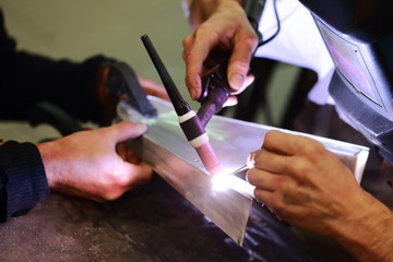 Obraz premium worker tig welding metal