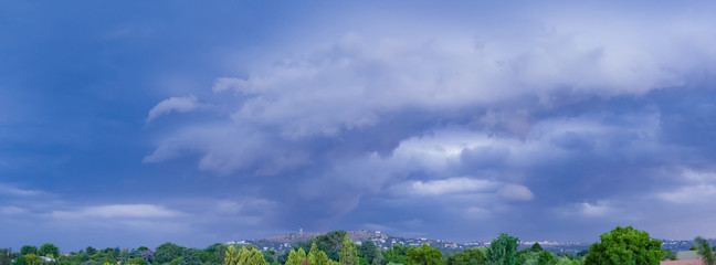 Obraz premium NORTHCLIFF THUNDER STORM NADCHODZI PANORAMA W CHMURZE