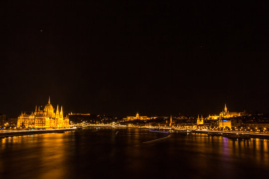 Vista noturna da cidade de Budapeste na Hungria