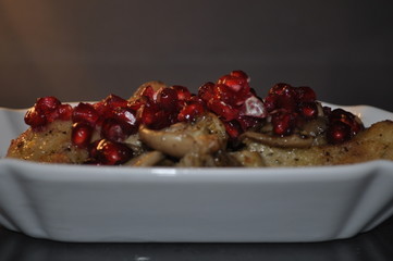 Austernpilze mit Granatapfel