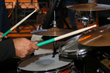Fototapeta na wymiar Man playing drums