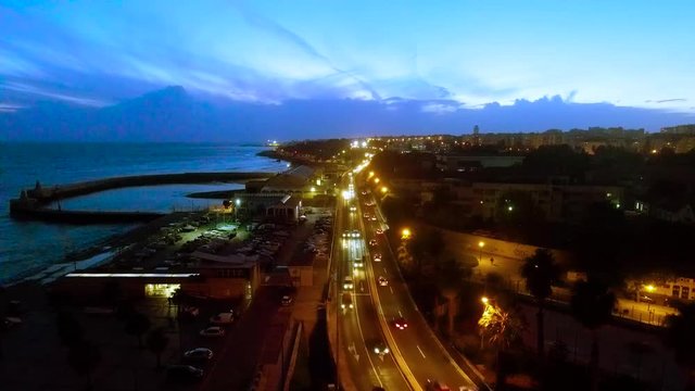 Vista da Marginal na Vila de Pa&ccedil;o de Arcos em Portugal