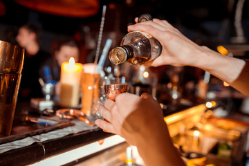 process of preparing a cocktail bartender