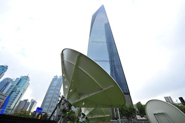 Satellite antenna receiver