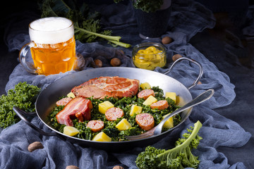 delicious kale Pan with pinkel and kassler