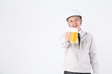 乾杯する建築士