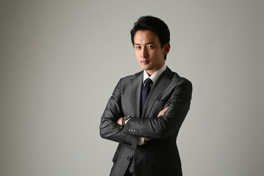 「腕組」の写真素材 2,544件の無料イラスト画像 Adobe Stock