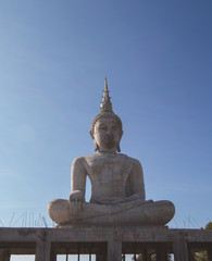 Fototapeta premium Buddha statue building outdoor in Thailand's temple on blue sky background