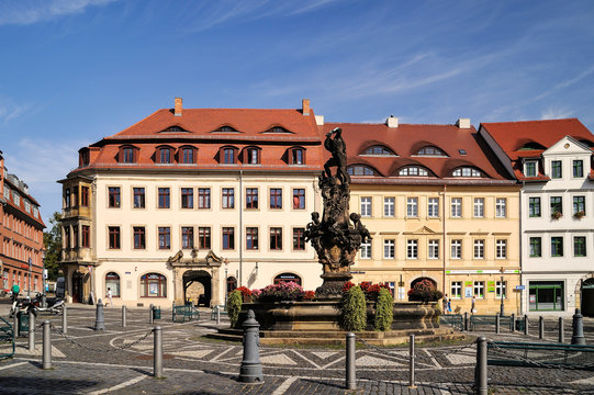 Europa, Deutschland, Sachsen, Oberlausitz, Landkreis G&ouml;rlitz, Sechsstadt Zittau, Herkulesbrunnen auf der Neustadt,