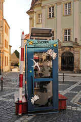 Europa, Deutschland, Sachsen, Oberlausitz, Landkreis Görlitz, Sechsstadt Zittau, Markt, Bilbiothek in Telefonzelle "Bücherboxx"