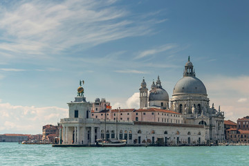 Fototapeta na wymiar view from the Grand Canal to the Cathedral of Santa Maria della Salute on a beautiful blue sky background