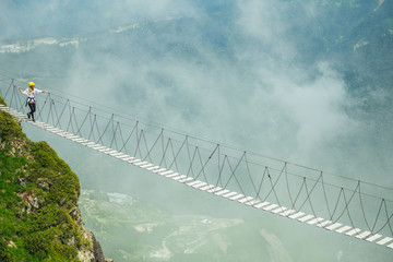 Obraz premium Rope bridge in the mountain