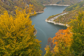 Obraz premium Amazing Autumn view of Tsankov kamak Reservoir, Smolyan Region, Bulgaria