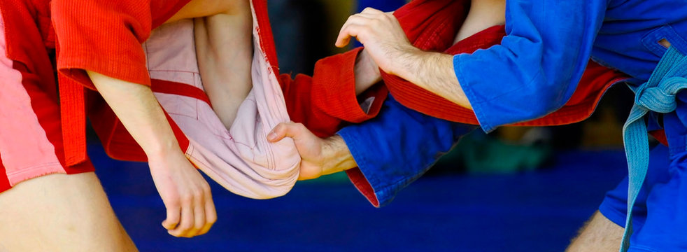 Sambo fighter attacking his opponent with leg technique