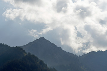 Obraz premium wolkenlandschaft über dem kleinwalsertal und dem walmendingerhorn