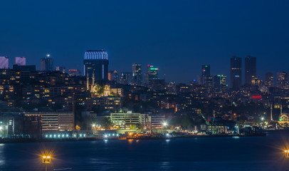 Obraz na płótnie Canvas city skyline at night