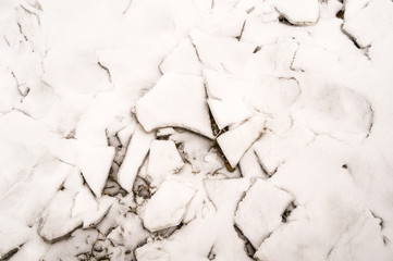 Eisscholle zerbrochen mit Schnee